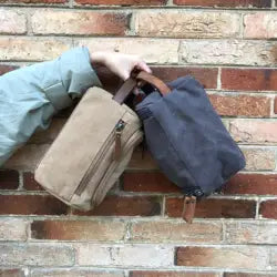 TOILETRY KIT