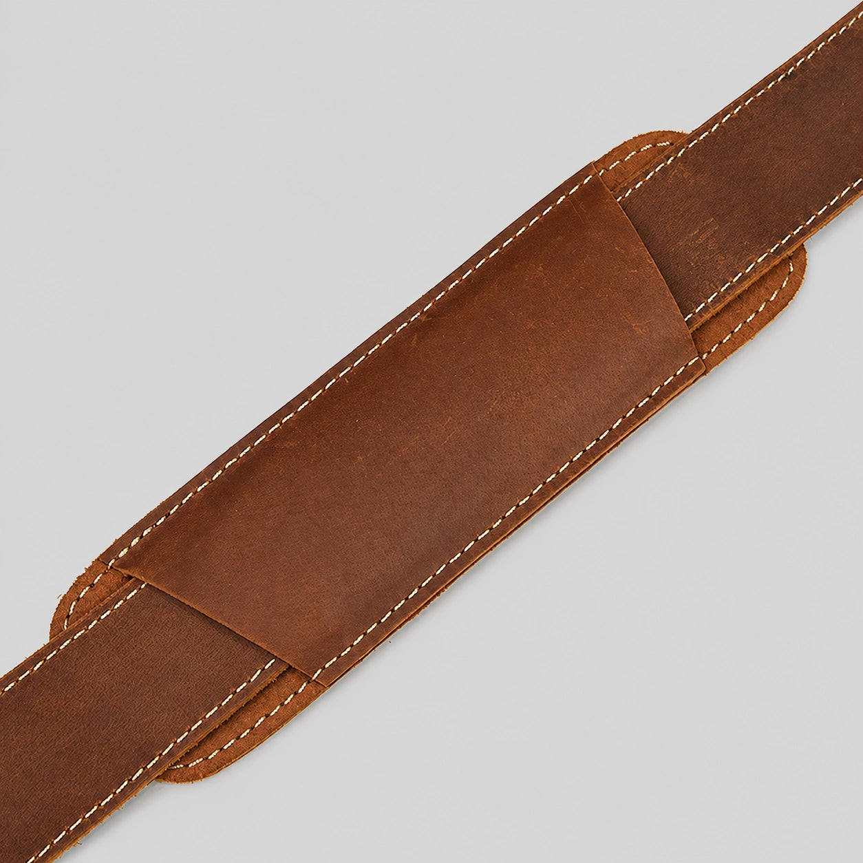 Adjustable crazy horse leather shoulder strap detail